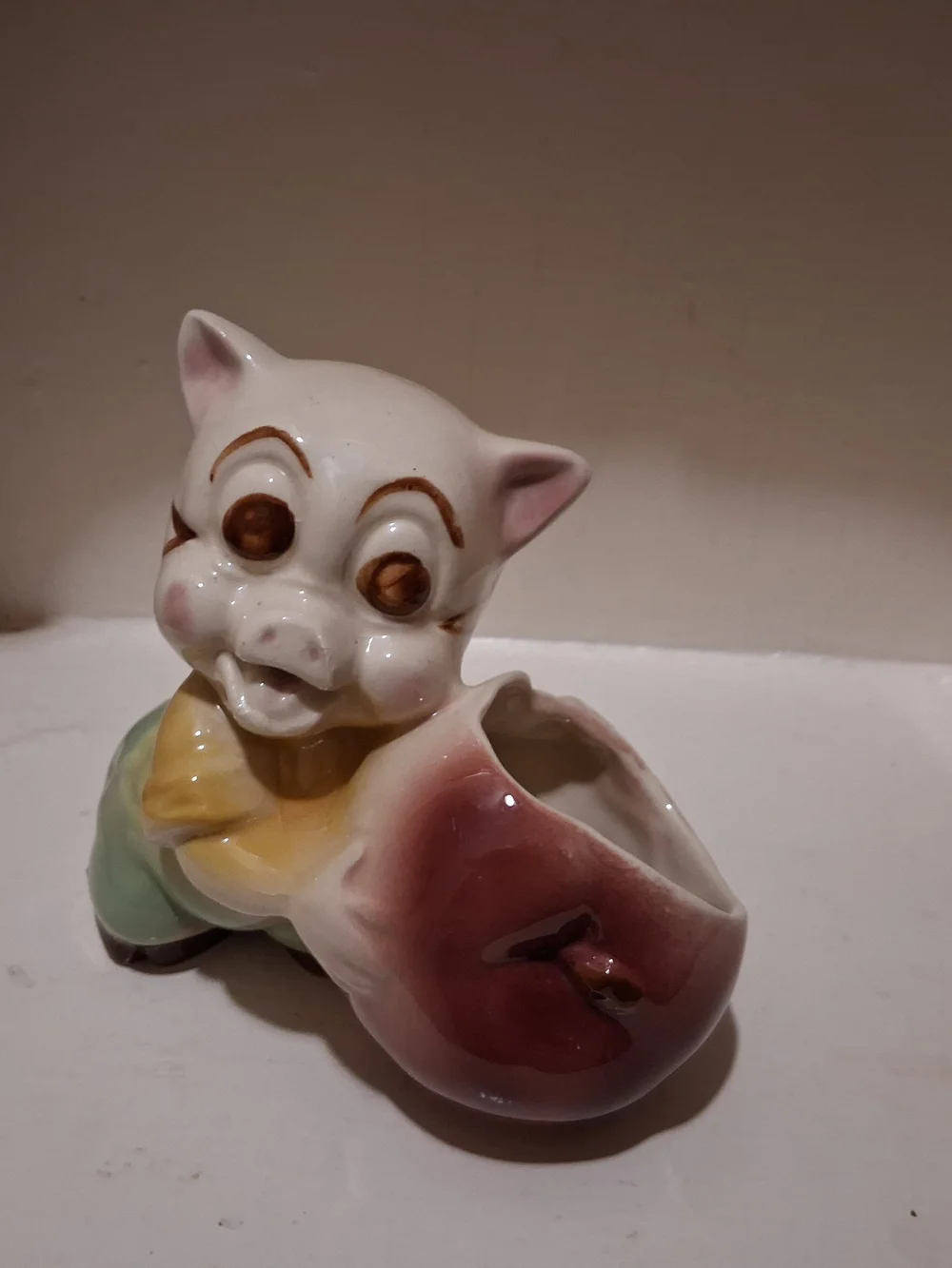 Vintage Shawnee Pottery Happy Pig With Apple Planter